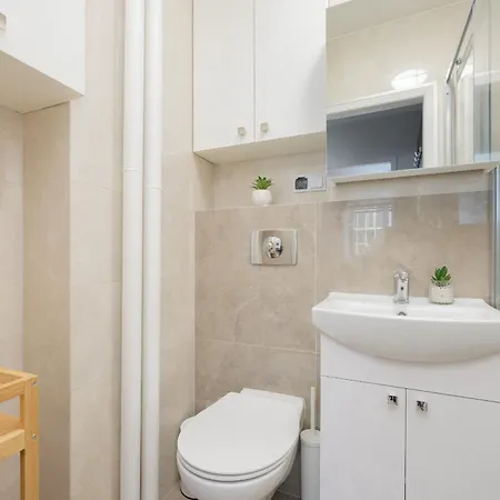 In The Heart Of By Renters Apartmán Varšava