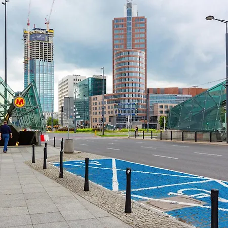 In The Heart Of By Renters Apartmán Varšava